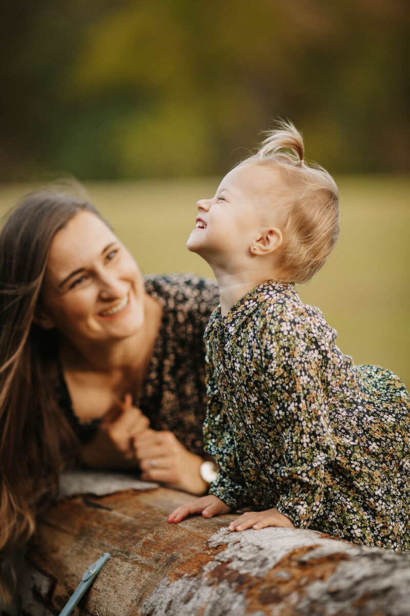 Familienfotos Köln lachen